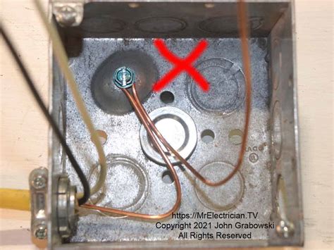 do junction boxes need to be grounded|grounding outlet into metal box.